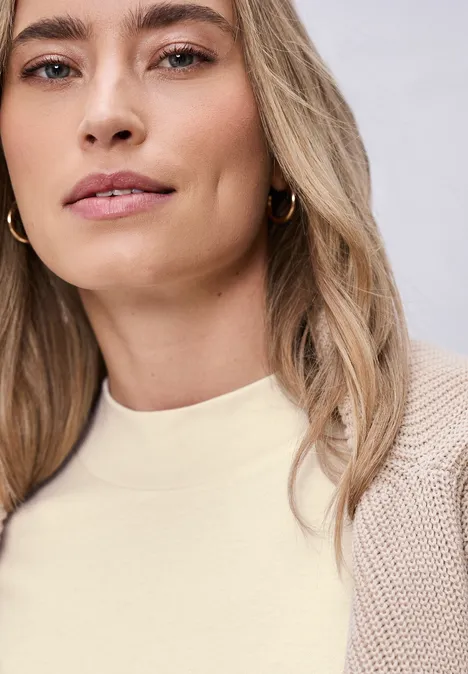 T-shirt de base avec Turtle Neck smoke beige