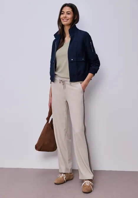 Koszulka bez rękawów z dekoltem z diamencikami timeless beige