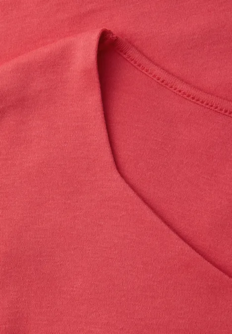 Ärmelloses Shirt mit Diamantausschnitt sunset red