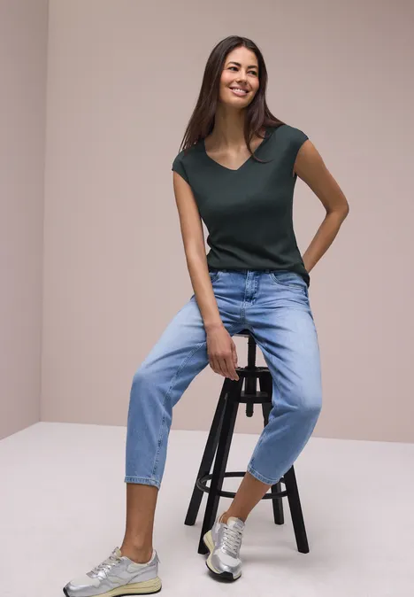 Ärmelloses Shirt mit Diamantausschnitt deep bound green