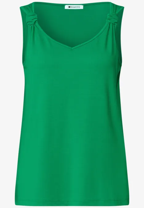 Ein ärmelloses Damen-Top in leuchtendem Grün mit V-Ausschnitt und gerafften Schultern.