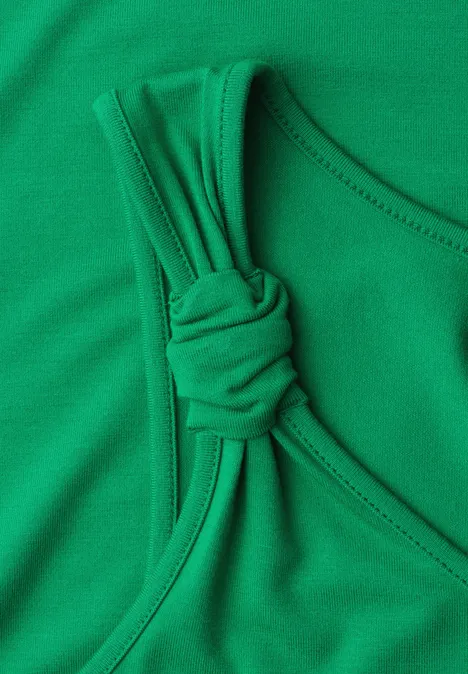 Grüner ärmelloser Badeanzug-Oberteil mit dekorativem Knoten am Träger.