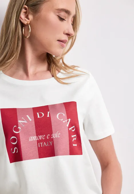 Weißes T-Shirt mit rotem "SONG DI CAPRI"-Aufdruck und "amore e sale Italy"-Schriftzug.