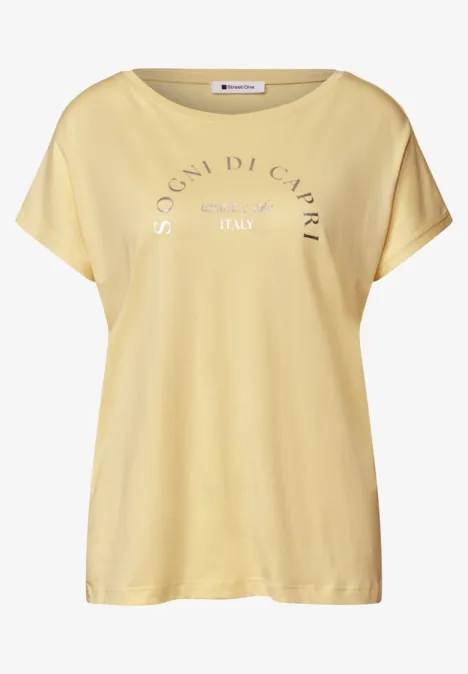 Shirt met ronde hals en losse schouders soft yellow Lichtgeel T-shirt met korte mouwen en opdruk 'SOGNI DI CUORE ITALY' op de borst.