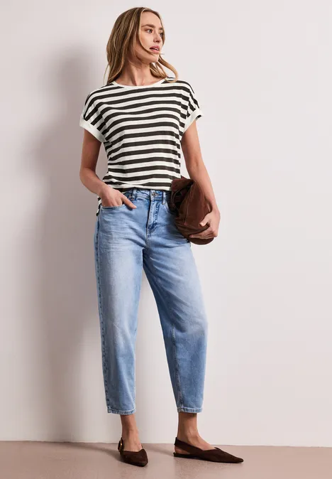 Shirt met ronde hals en knoopdetail espresso brown Shirt met ronde hals en knoopdetail espresso brown