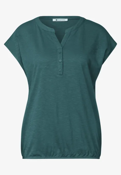 Haut femme bleu-vert à manches courtes, encolure V avec patte de boutonnage