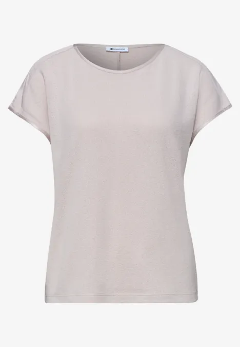 Schlichtes, hellbeiges Damen-T-Shirt mit kurzen Ärmeln und Rundhalsausschnitt.