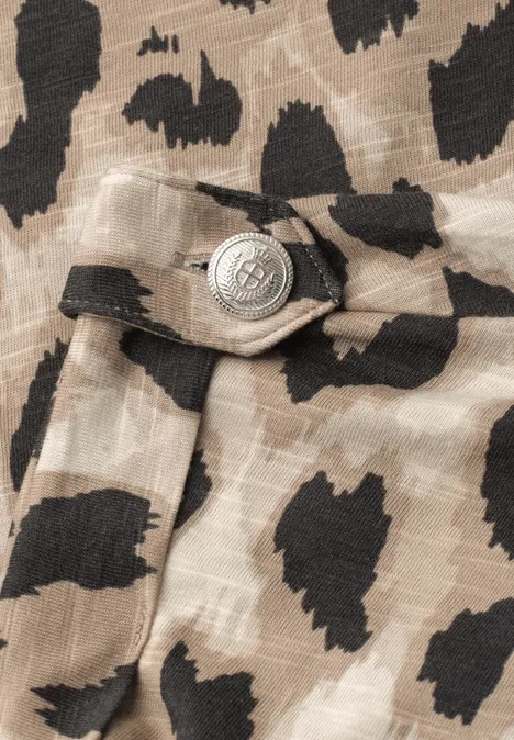 Dropped Shoulder Shirt mit Leo-Muster timeless beige Dropped Shoulder Shirt mit Leo-Muster timeless beige