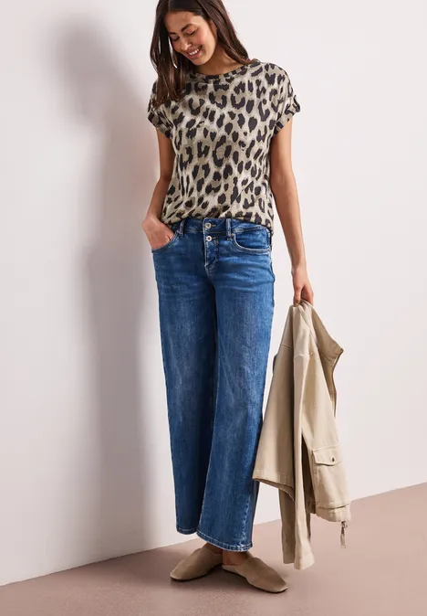 Dropped Shoulder Shirt mit Leo-Muster timeless beige Dropped Shoulder Shirt mit Leo-Muster timeless beige