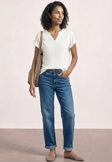 T-Shirt mit Split Neck und Knopfdetails off white T-Shirt mit Split Neck und Knopfdetails off white