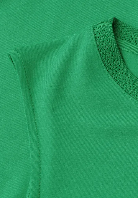 Top im U-Boot-Ausschnitt ever green Grünes ärmelloses Top mit Rundhalsausschnitt und feiner Mesh-Struktur am Kragen