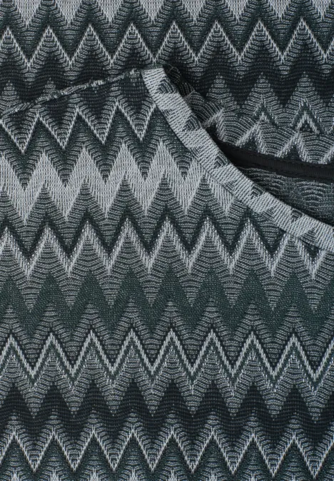Tissu gris foncé à motif zigzag blanc-gris en aspect tricoté.
