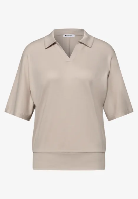 Poloshirt met elastische tailleband clay sand Beige damespolo met V-hals, korte mouwen en elastische taille.