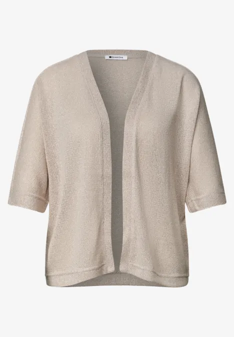 Leichte, offene Kurzarm-Strickjacke in Beige mit feiner Struktur.