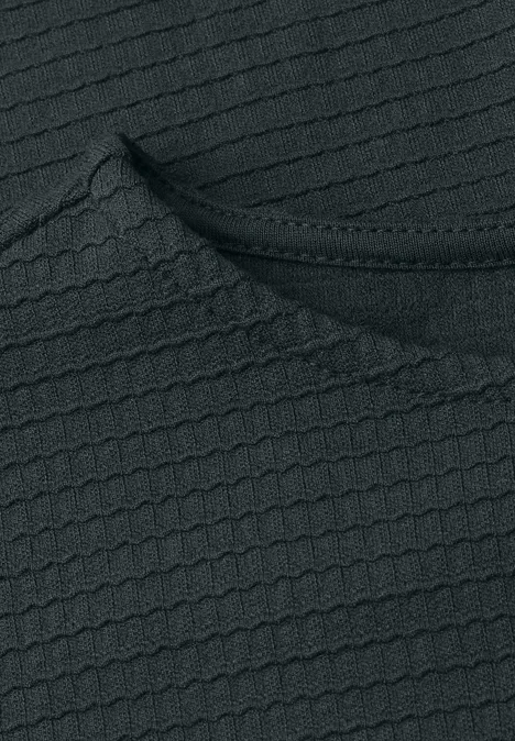 Shirt met structuur in effen kleur deep bound green Close-up van een zwarte stof met wafelstructuur, detail van een naad of zak.