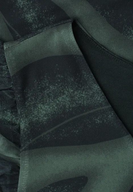 Close-up van een groen camouflage-stof met subtiele spetters en textuur