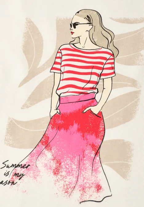 Illustratie van vrouw met zonnebril, rood-wit gestreept shirt en roze waterverf rok