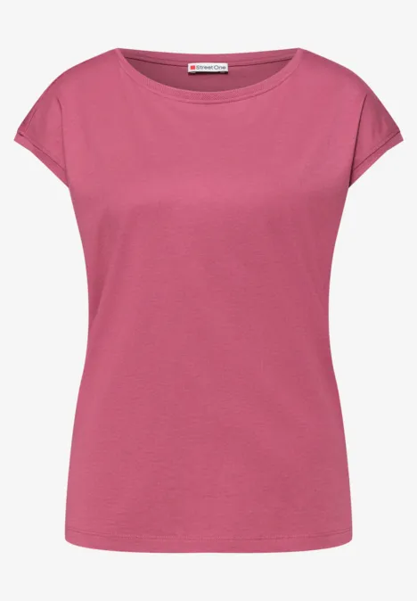 Een effen, roze dames-T-shirt met korte mouwen, ronde hals en getailleerde pasvorm.