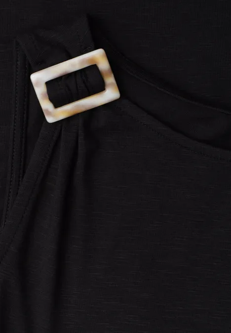 Zwarte top met een vierkante crèmekleurige gesp op het bandje