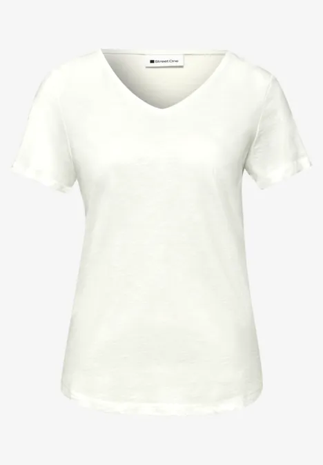 Wit, effen T-shirt met V-hals en korte mouwen.