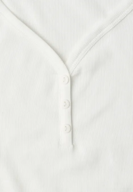 Top in Rippstruktur mit V-Neck off white