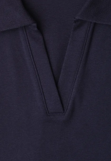 Dunkelblaues Poloshirt mit Kragen und V-förmigem Ausschnitt