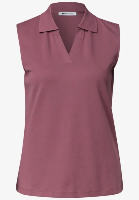 Ärmelloses Poloshirt in dunklem Beerenton mit V-Ausschnitt und Kragen.