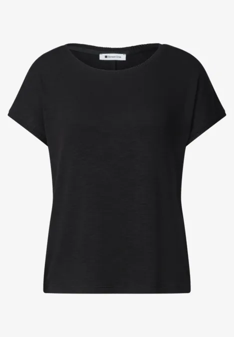 Dropped Shoulder Shirt mit Rundhals Black Schlichtes schwarzes Damen-T-Shirt mit kurzen Ärmeln und rundem Ausschnitt.