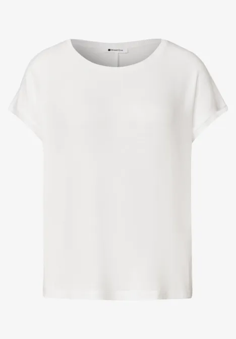 Vue de face d’un T-shirt blanc épuré à manches courtes et col rond.