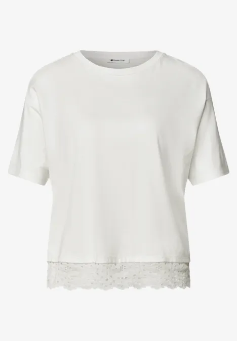 Shirt met ronde hals en kant off white Witte T-shirt met korte mouwen en kanten rand aan de onderkant.