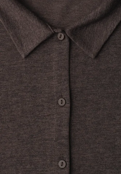 Haut en maille marron avec patte de boutonnage et col polo