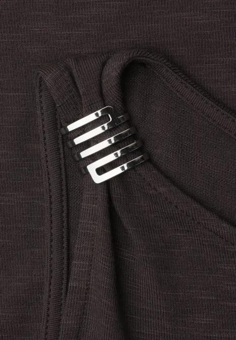 Top mit U-Boot-Ausschnitt und Schulterdetail espresso brown Schwarzes Tanktop mit silbernen Metallbeschlägen am Träger.