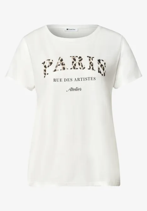 Weißes T-Shirt mit Leopardenmuster-Schriftzug „PARIS Rue des Artistes Atelier“ vorne