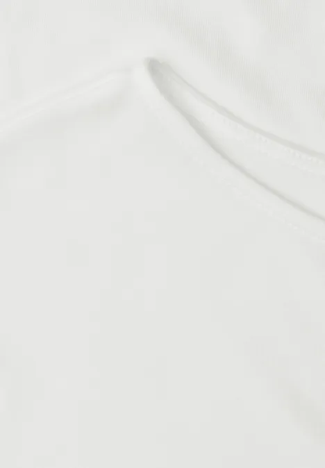 Basic Shirt mit Boat Neck und Elastikbund off white Weißes, schlichtes T-Shirt oder Oberteil mit rundem Halsausschnitt.