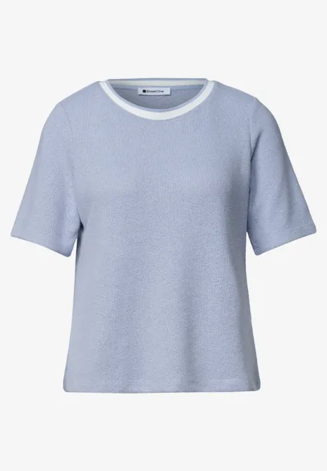 Lichtblauw, eenvoudig T-shirt met korte mouwen en ronde hals