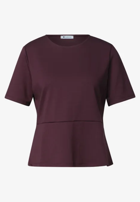 Shirt met ronde hals en volantdetail rustic rouge Dames T-shirt met korte mouwen, getailleerde pasvorm, donker pruimkleurig met lichte volant.