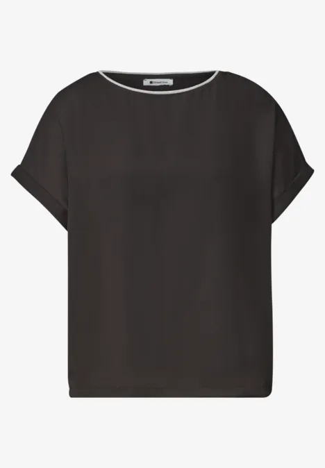 2-in-1 Shirt aus Chiffon mit Boat Neck black coffee Schwarzes, schlichtes Damen-Shirt mit kurzen Ärmeln und Rundhalsausschnitt.