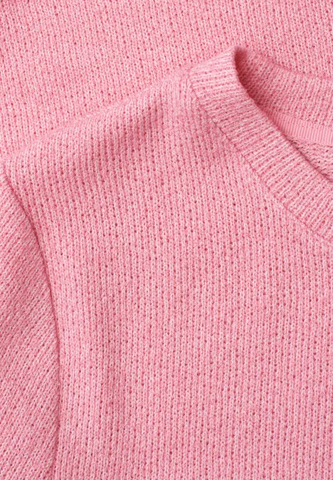 3/4-Arm Shirt mit Rundhals im Strick-Look blush berry mel. Nahaufnahme eines rosa Strickpullovers mit Rundhalsausschnitt.