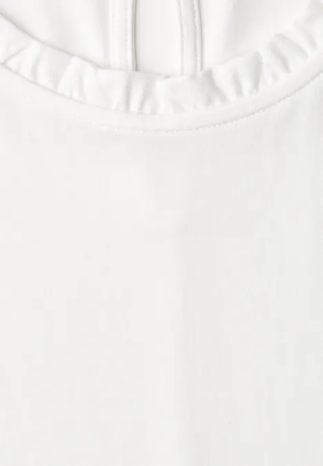T-Shirt mit Rundhals und Rüschendetails off white Weißes Shirt mit Rundhalsausschnitt und Rüschenbesatz.