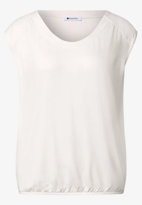Ärmelloses weißes Shirt mit Rundhalsausschnitt und elastischem Saum, locker fallend.