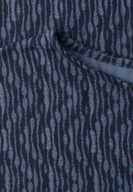 Shirt met boothals en elastische zoom ashen blue Donkerblauw overhemd met lichtblauw golvend patroon en zijzak.