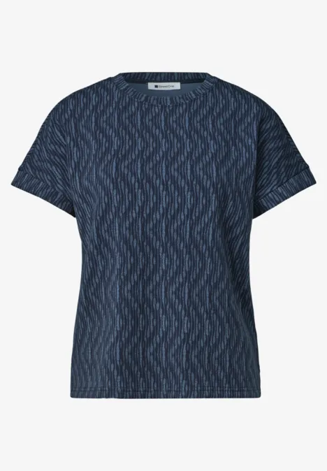 Donkerblauw T-shirt met subtiel zigzagpatroon en korte mouwen.