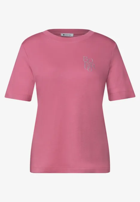 T-Shirt mit Rundhals und Chestprint blush berry Ein schlichtes pinkfarbenes T-Shirt mit kurzen Ärmeln und dezentem Logo auf der Brust.