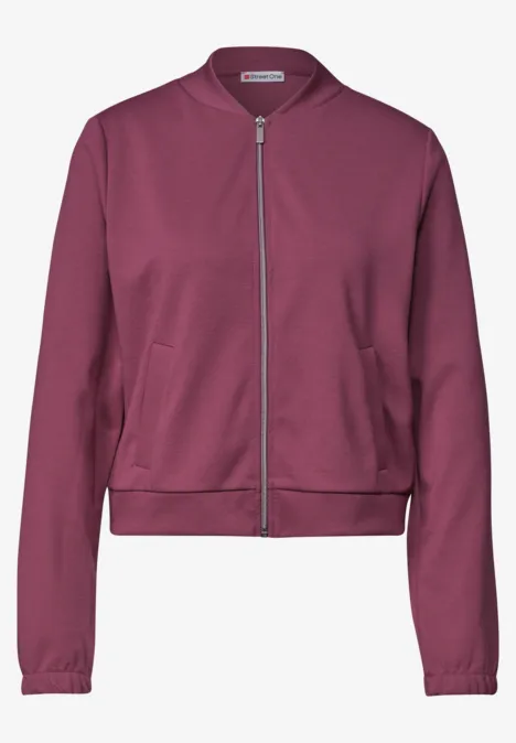Langarm Jacke im verkürzten Schnitt dark clouded blush Bordeauxrote Bomberjacke mit Reißverschluss, seitlichen Eingrifftaschen und kurzem Stehkragen.