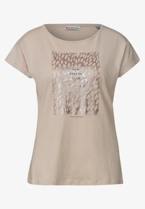 T-Shirt mit Rundhals und Foliendetails clay sand Beiges Damen-T-Shirt mit kurzen Ärmeln und mittigem glänzendem Karomuster.