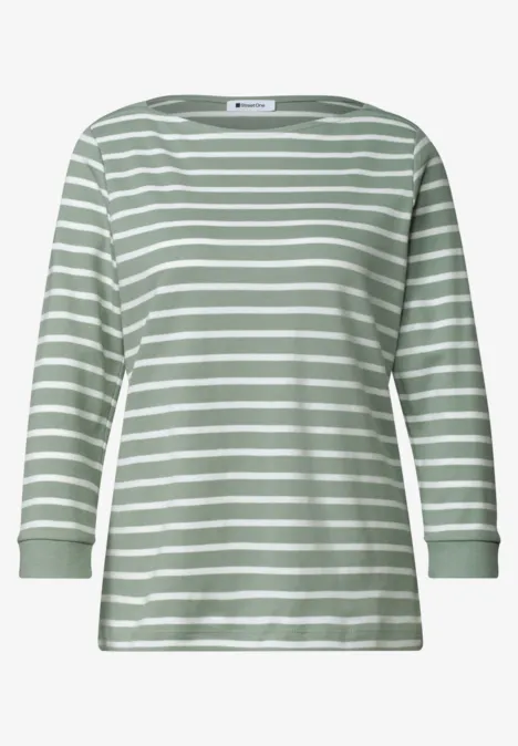 T-shirt à manches 3/4 et col bateau eucalyptus green Grünes, gestreiftes Langarmshirt mit weißem Streifenmuster und lässigem Schnitt.