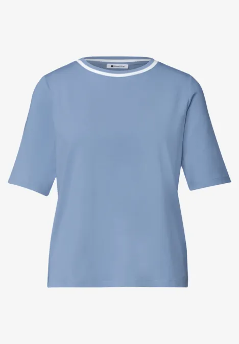 T-shirt à col rond avec détail contrasté northern blue Ein schlichtes hellblaues Kurzarmshirt mit rundem Ausschnitt.