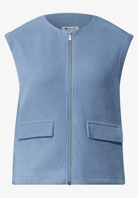 Gilet zippé à col rond effet velours côtelé northern blue Veste sans manches bleu clair avec fermeture éclair et deux poches à rabat.