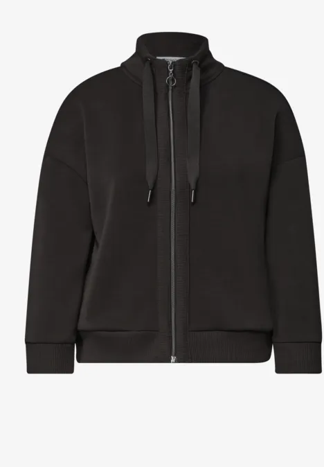 Veste zippée noire au col montant avec cordons, manches longues et coupe droite.
