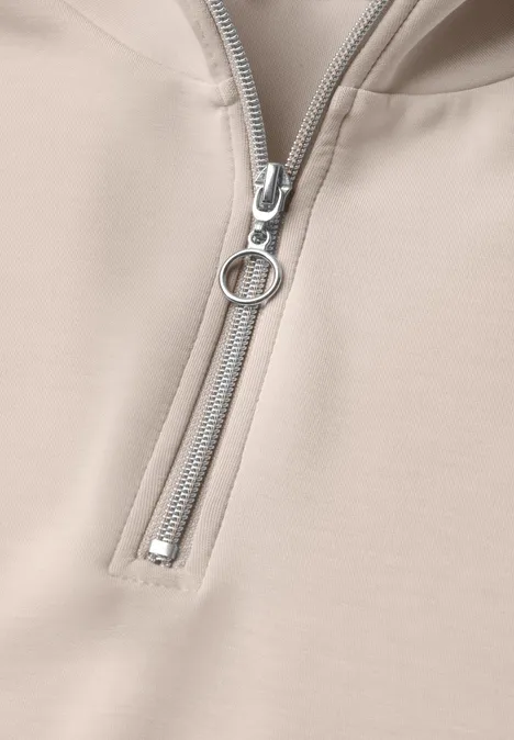 Ärmelloses Shirt im Silk-Look mit Zipper clay sand Beiger Kapuzenpullover mit halbem Reißverschluss und rundem Zipper-Anhänger.
